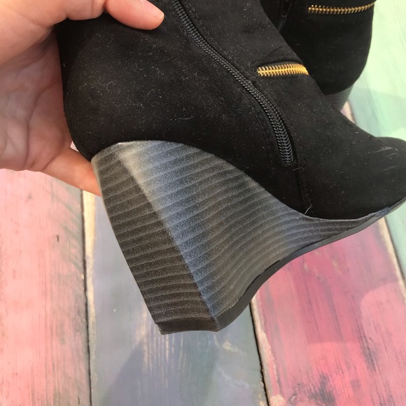 ❌SOLD❌ Black Suede Wedge Heel Booties - Picture 6 of 8